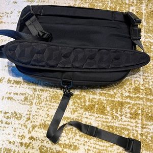 Alpaka Bravo Sling Max Black VX42 with stabilizer strap The price is firm!